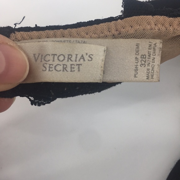 Victoria’s Bundle of 4 Bras - Picture 5 of 13